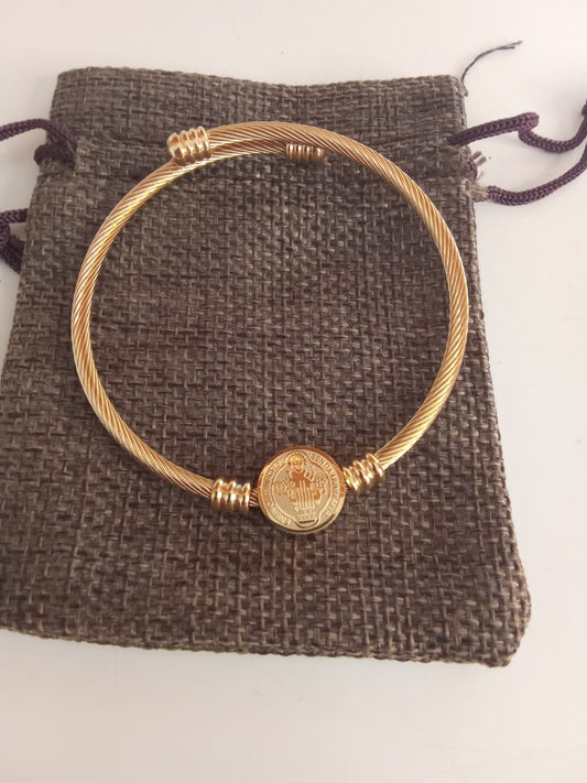 Brazalete Medalla San Benito Dorado